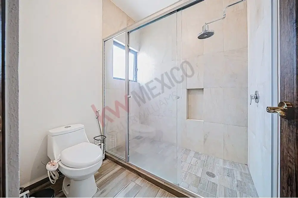 Spacious bathroom with walk-in shower in a modern home in San Miguel de Allende.