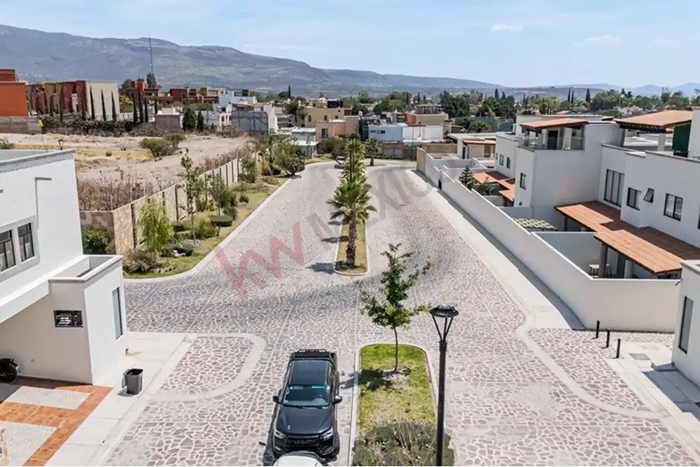Beautiful modern 4-bedroom home located in San Miguel de Allende, featuring spacious interiors and s.