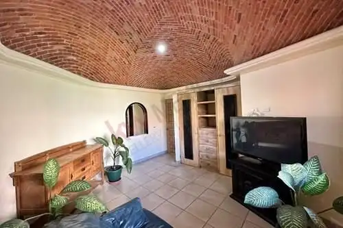 Charming villa with unique brick vaulted ceiling and separate apartment in Rancho Los Labradores. Pe.