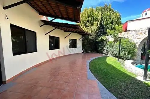 Beautiful villa with a separate apartment for sale in Rancho Los Labradores, San Miguel de Allende.