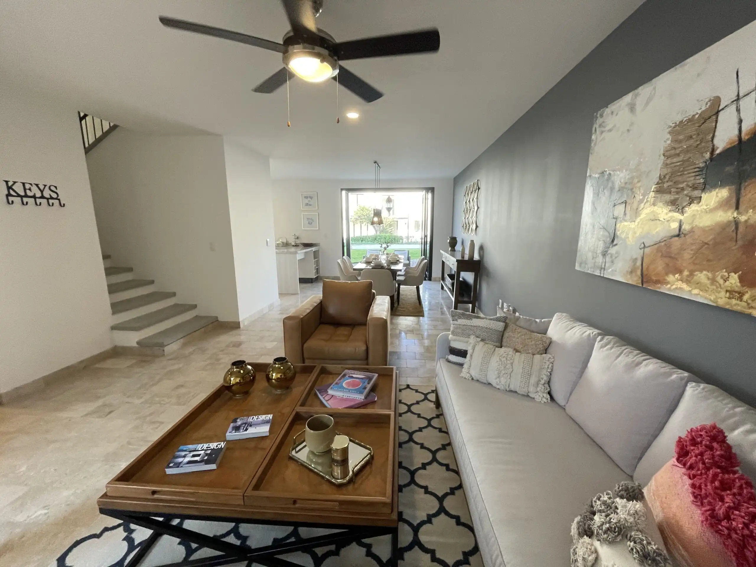 Spacious living area with contemporary decor, cozy seating, and stylish artwork in Casa Santa Elena,.
