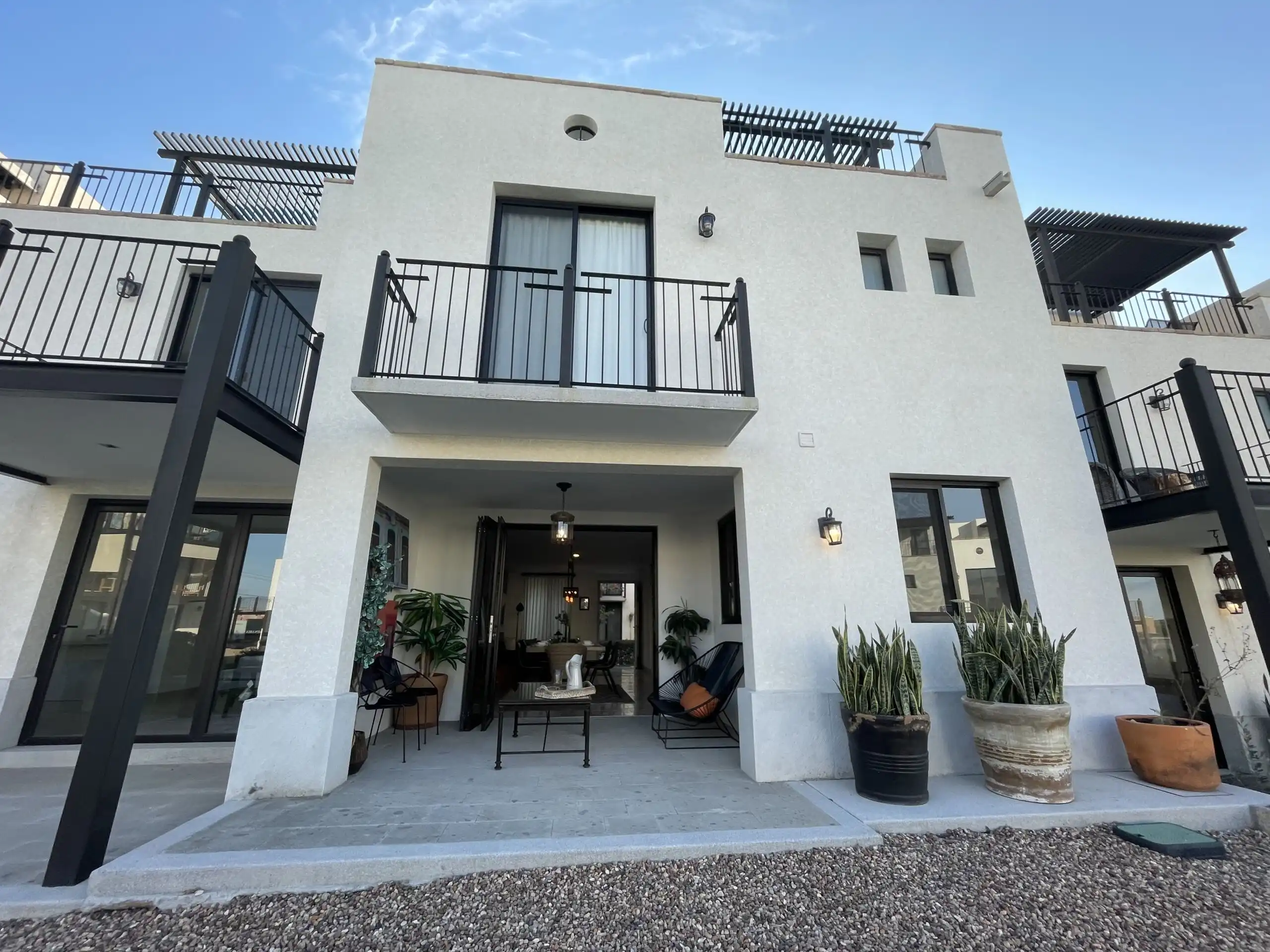 Luxury Home in La Luminaria with Modern Design and Outdoor Space Elegant San Miguel de Allende villa with spacious balconies and stylish outdoor living areas.
