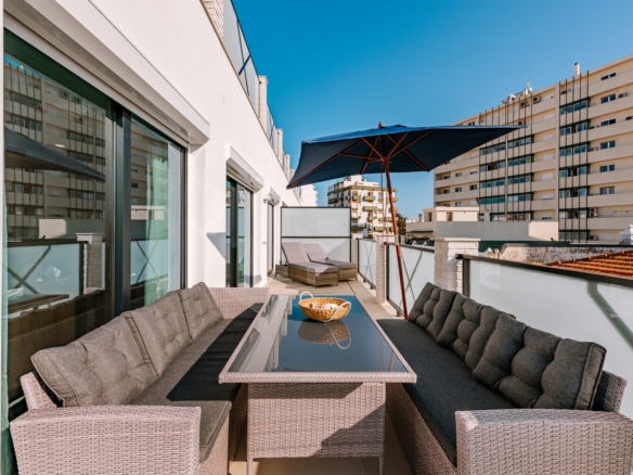 efb21d7e 39a2 4040 aa7f 6a93e996393b