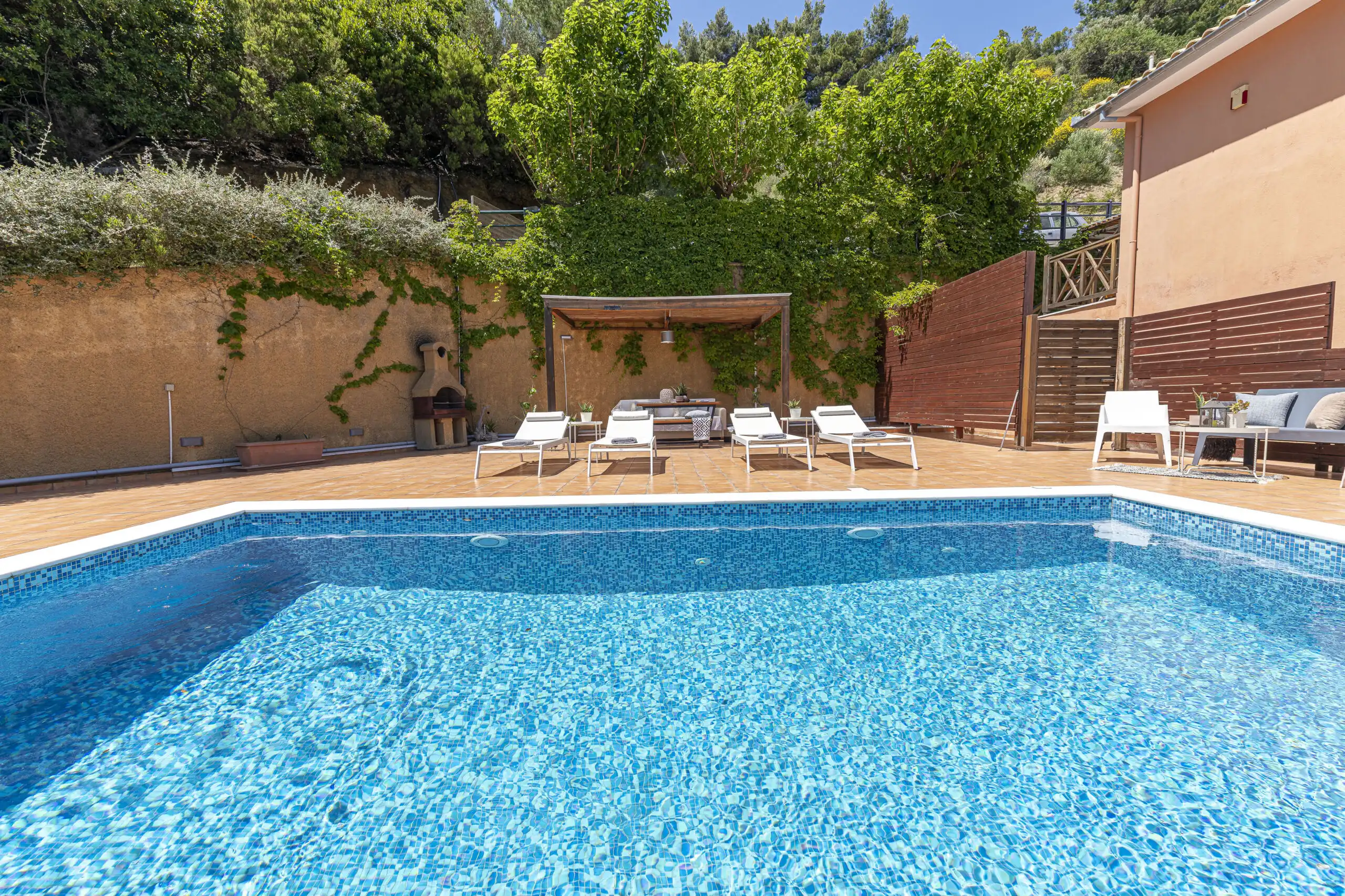 View villa with private pool in Skiathos, Greece. Perfect for relaxing holidays and stunning ocean v.