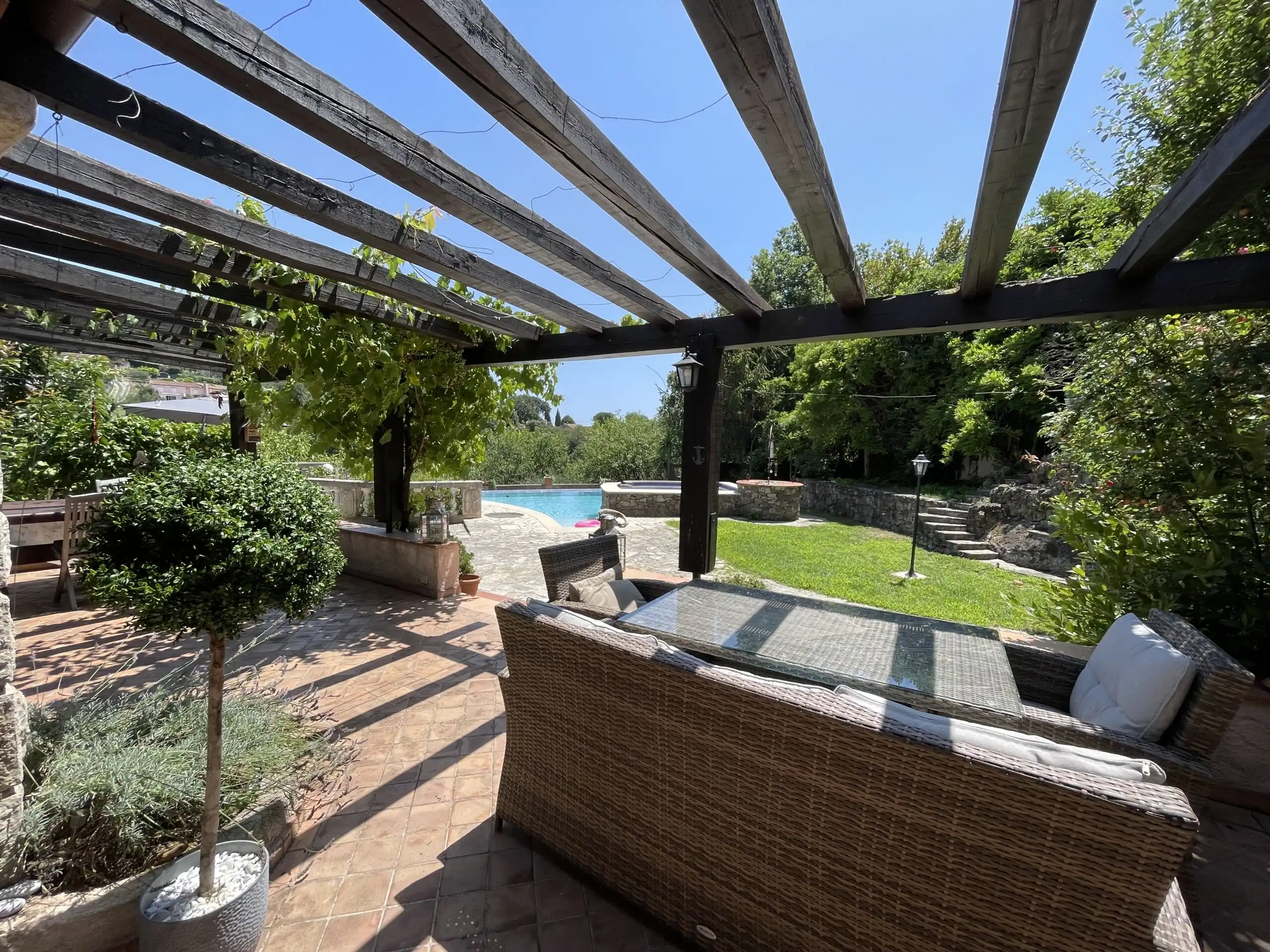 Beautifully renovated villa with pool, gardens, and guest suite in Biot, French Riviera. Perfect for.