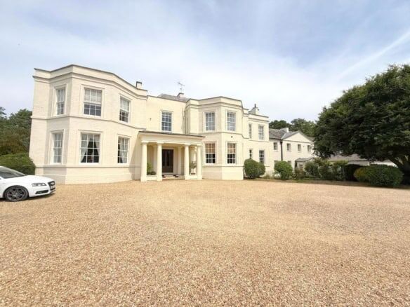 Luxury 3 Bed Apartment for Sale in Milton Keynes, Wavendon House Drive.