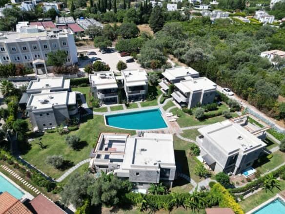 Modern 2-bedroom apartment in Yalıkavak Bodrum featuring a private pool and lush gardens. Perfect fo.