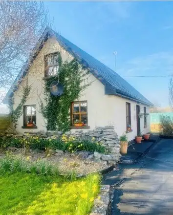 Beautiful 8-bedroom estate for sale in Tooreen Kilcolgan, Co Galway, featuring lush gardens and scen.