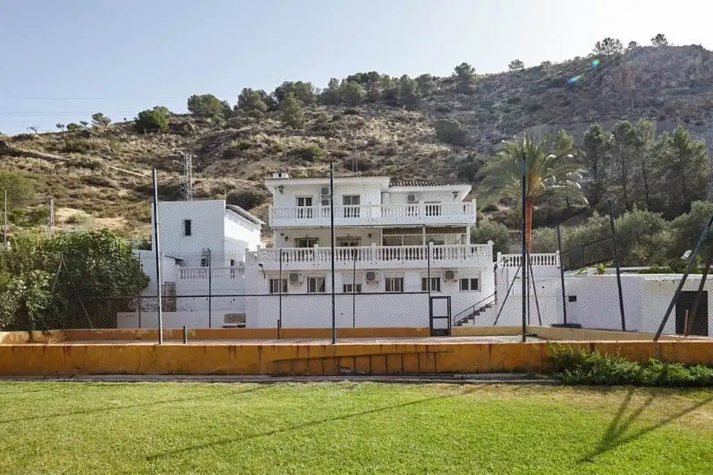 Luxury country estate with spacious terraces and scenic mountain views in La Cerradura, Jaen.