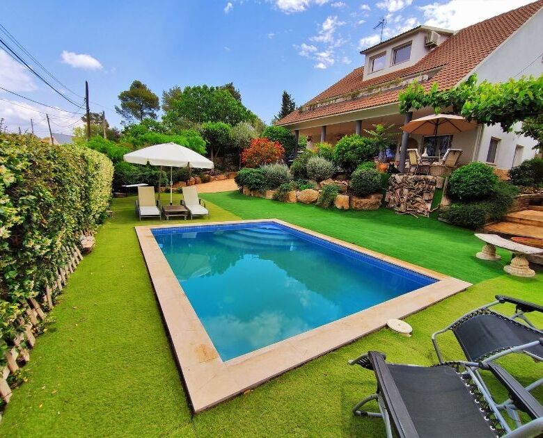 Elegant 4-bedroom villa in Mediona featuring a private swimming pool and lush garden. Perfect for co.