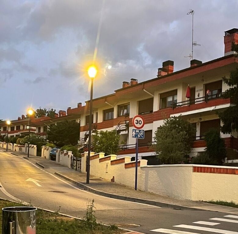 Elegant 3-bedroom apartment for sale in Mungia, featuring spacious balconies and contemporary design.