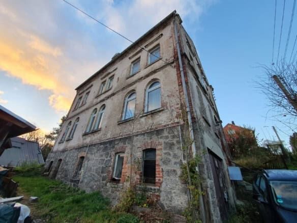 Old house in Zschorlau with potential for renovation and redevelopment.