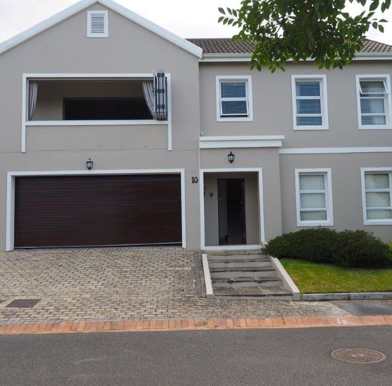 Contemporary three-bedroom villa for sale in Hemel En Aarde Estate, Hermanus, South Africa.