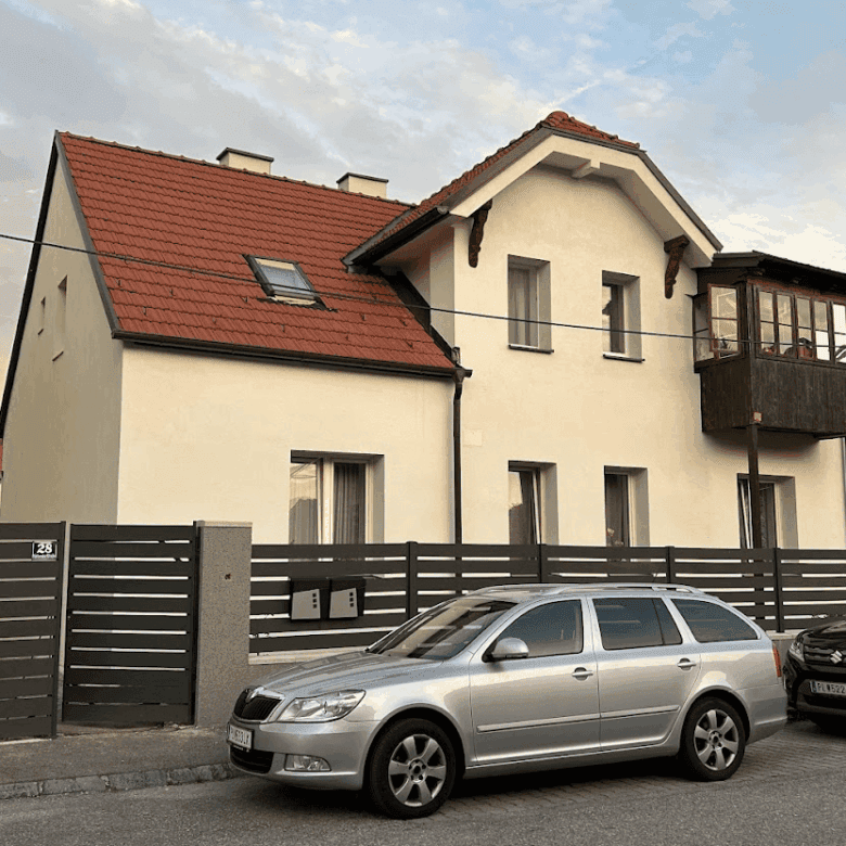 Apartment building with four units available in Wilhelmsburg, featuring contemporary design and park.