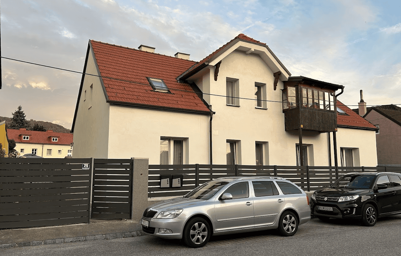 Modern apartment building in Wilhelmsburg with four units for sale. Apartment building with four units available in Wilhelmsburg, featuring contemporary design and park.