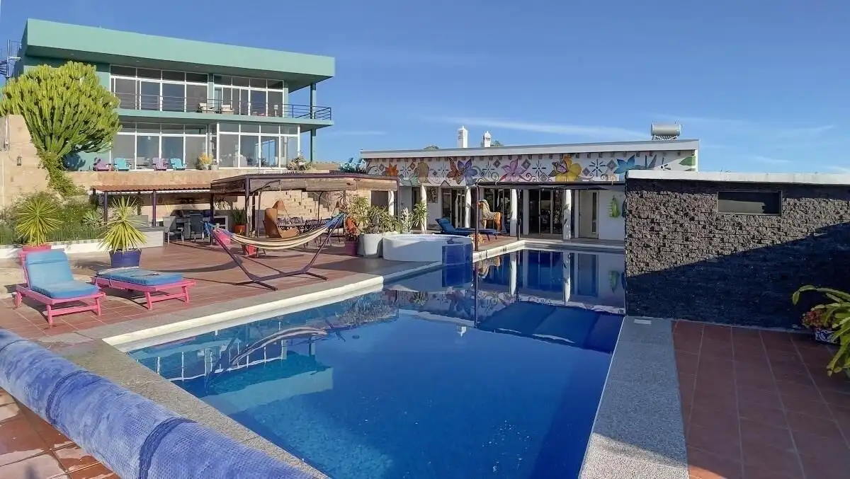 Luxury estate with pool in Guanajuato.