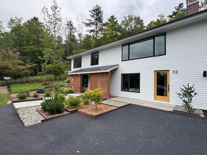 Modern 5-bedroom house for sale in Hanover, New Hampshire. Stylish design with spacious interiors an.