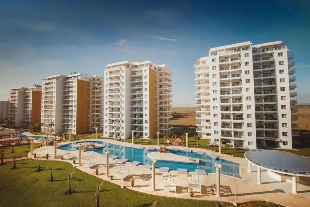 Modern 2-bedroom apartment with pool view in Caeser’s Resort North. Perfect for investment or holida.