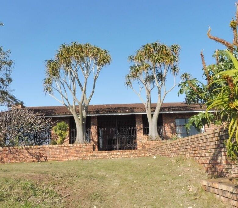 Beautiful 4-bedroom property for sale in Bathurst, Eastern Cape, with lush garden and mature trees.