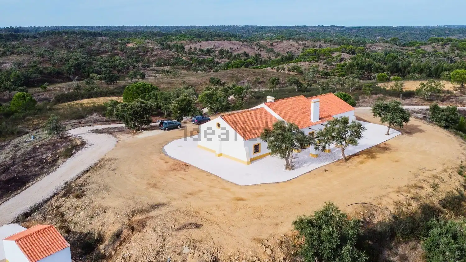Spacious 5-bedroom estate for sale in Grandola Lisboa with scenic countryside views. Perfect for lux.