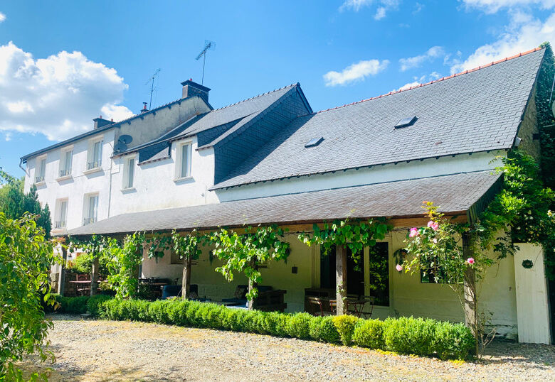 Beautiful 8-bedroom bed and breakfast for sale in Rostrenen, Brittany, offering a perfect lifestyle.