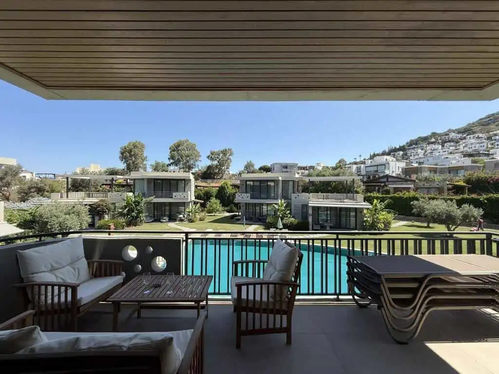 Modern 2-bedroom apartment with pool in Yalıkavak Bodrum, offering stunning views and luxurious amen.