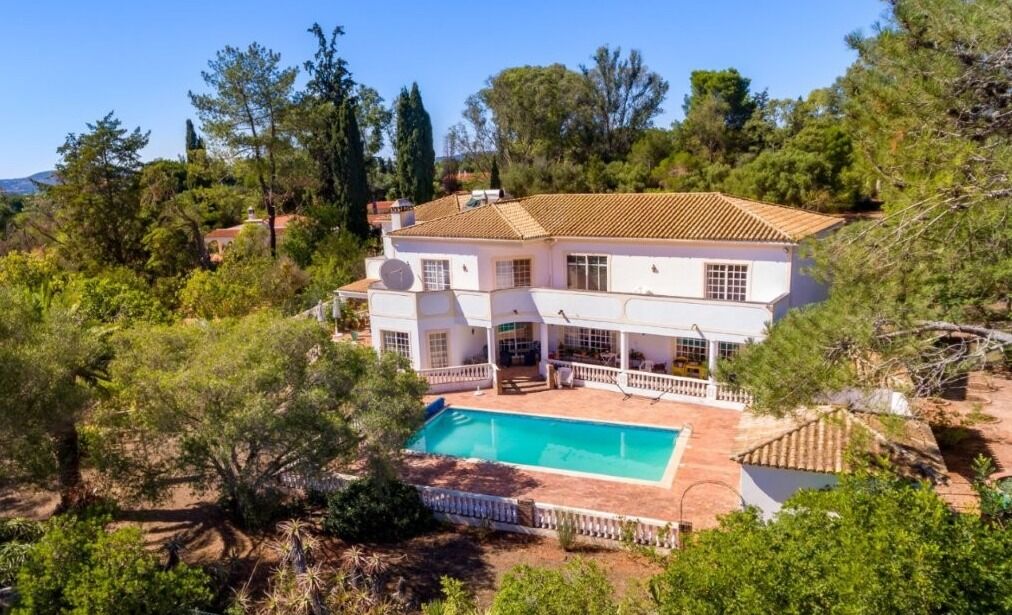 Luxury 5 Bedroom Algarve Estate with Pool and Annexe.