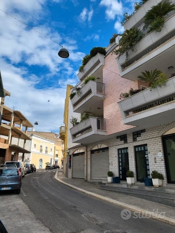 Spacious 3-bedroom apartment available for renovation in Montescaglioso, Italy, with modern balconie.