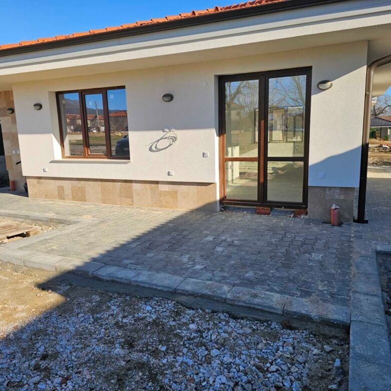 Modern 2-bedroom villa with spacious outdoor area in Hissaria, Plovdiv, Bulgaria. Perfect for comfor.