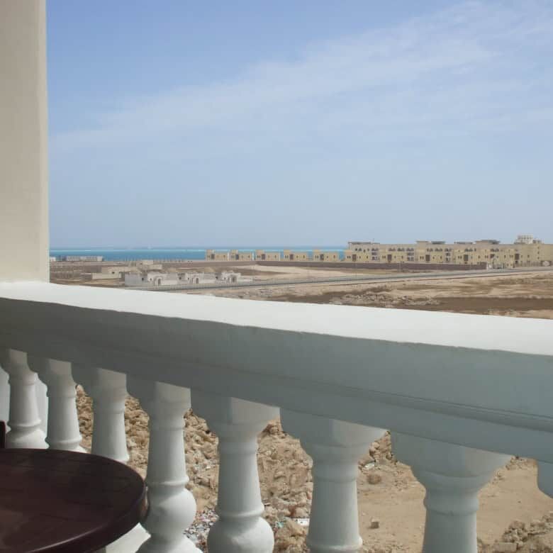 Modern 1-bedroom apartment with sea views in Oasis 5 complex, Hurghada. Perfect for investment or ho.