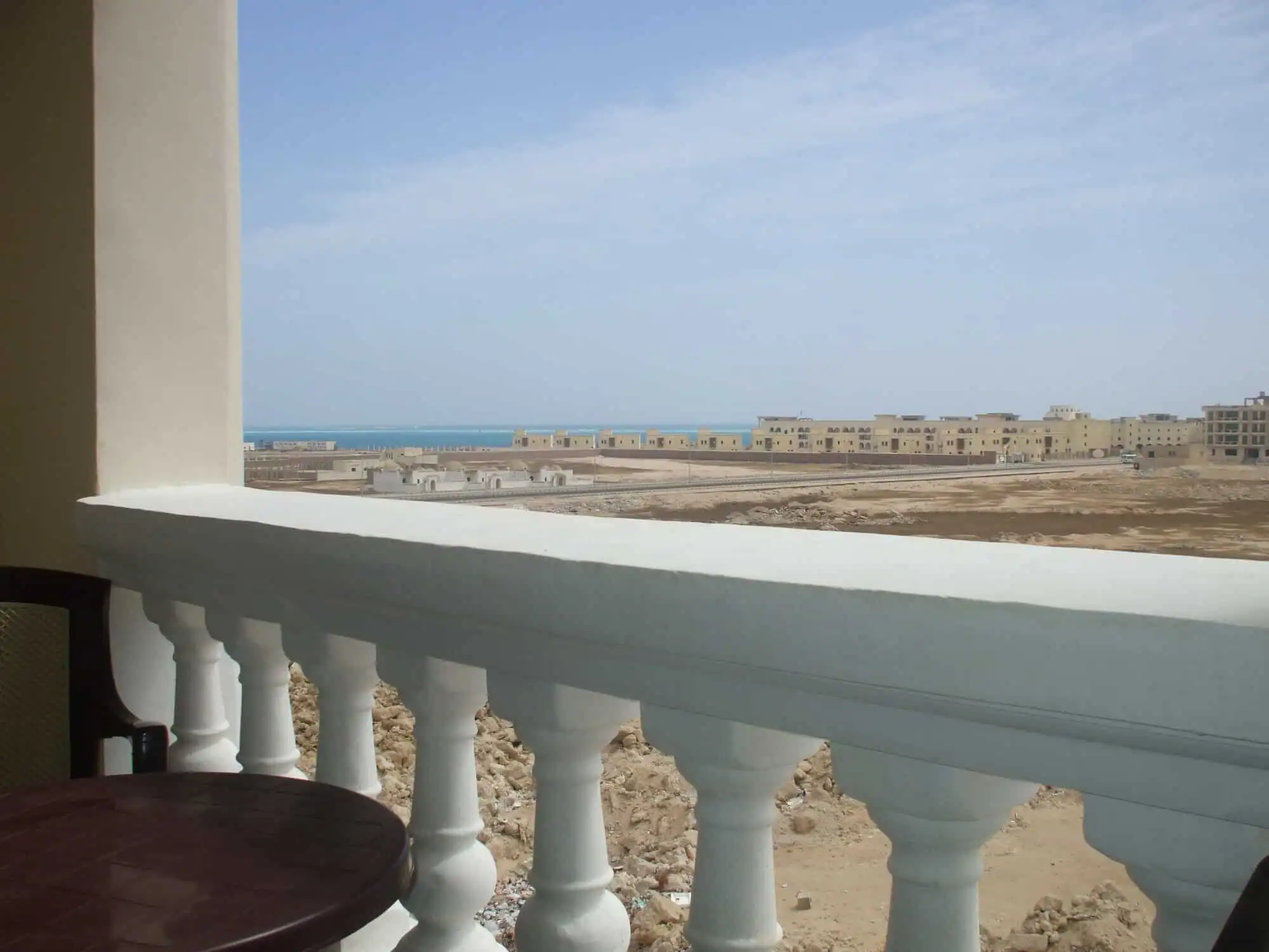 Modern 1-bedroom apartment with sea views in Oasis 5 complex, Hurghada. Perfect for investment or ho.