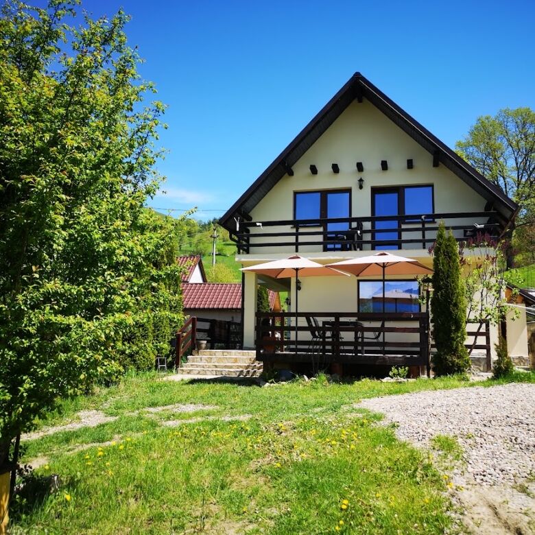 Beautiful house with spacious balcony in Bicaz for sale.