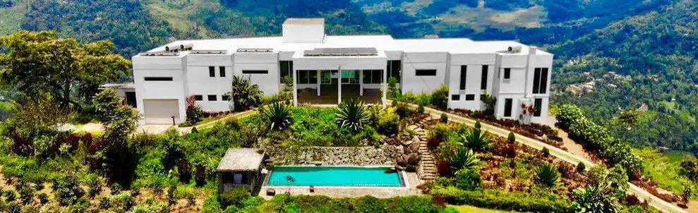 Luxurious Estate in Nuwera Eliya Area Elegant 9-acre estate with modern architecture in Pundaluoya, Sri Lanka. Perfect for luxury living a.