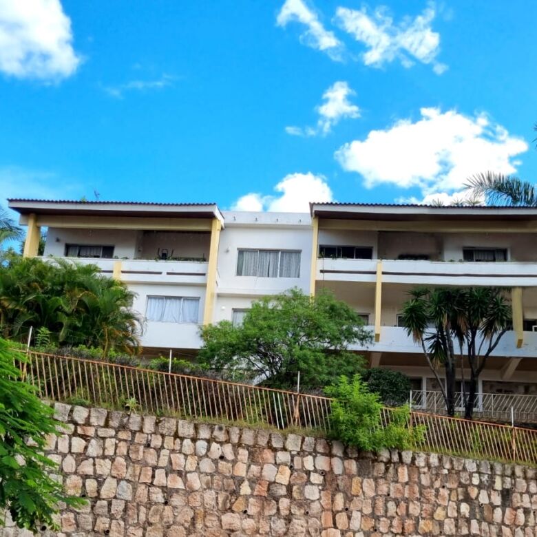 Elegant 5-bedroom house for sale in Tegucigalpa, featuring modern design and scenic views. Perfect f.