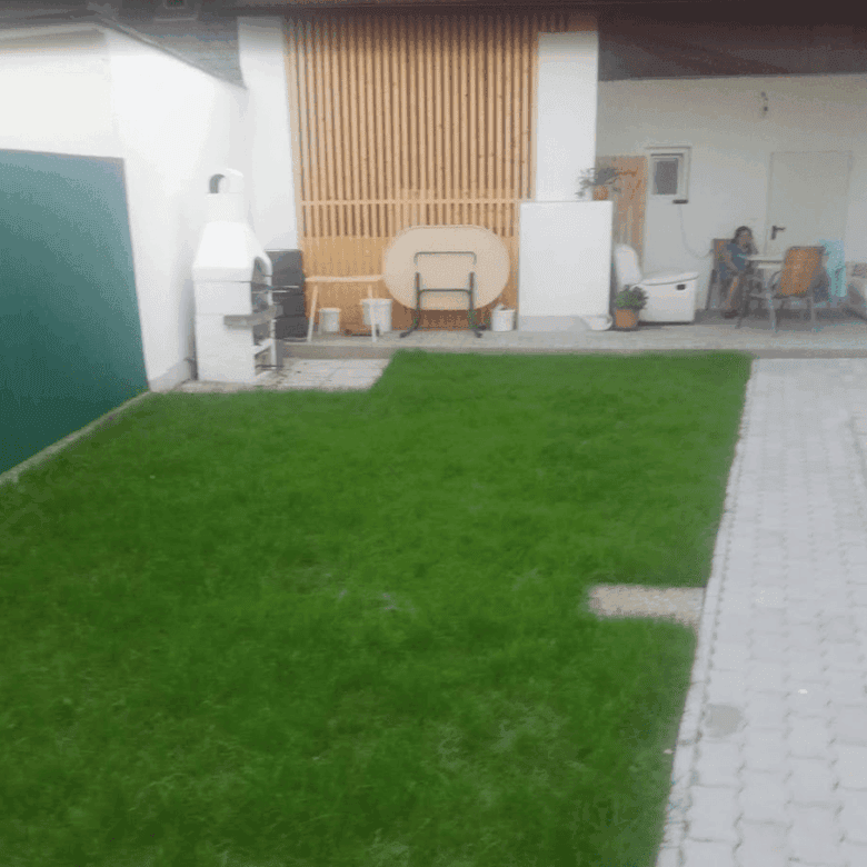 Apartment building with outdoor green yard in Wilhelmsburg for sale.