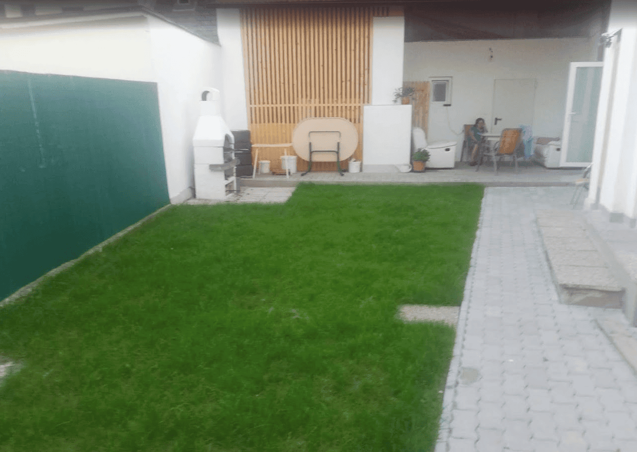 Building with 4 Apartments For Sale in Wilhelmsburg Apartment building with outdoor green yard in Wilhelmsburg for sale.