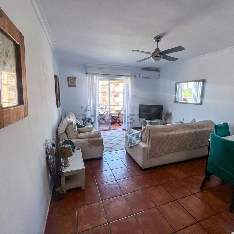 Spacious 3-bedroom apartment with modern amenities in Algorfa, perfect for comfortable living or inv.