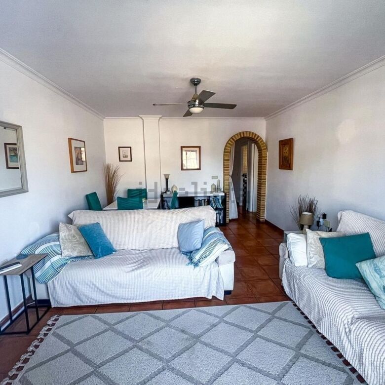 Bright and spacious 3-bedroom apartment in Algorfa with stylish living area and comfortable furnishi.