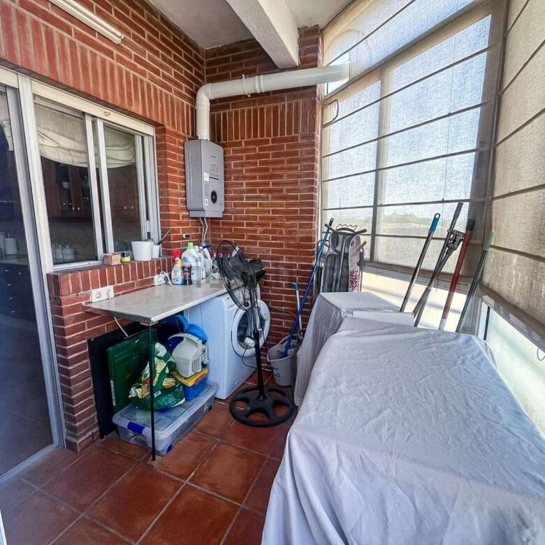Bright 3-bedroom apartment with laundry area in Algorfa, Spain.