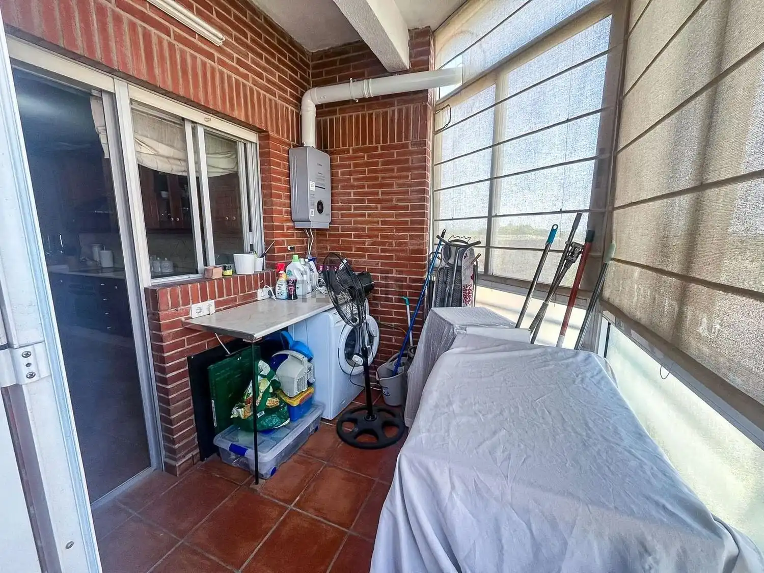 Bright 3-bedroom apartment with laundry area in Algorfa, Spain.