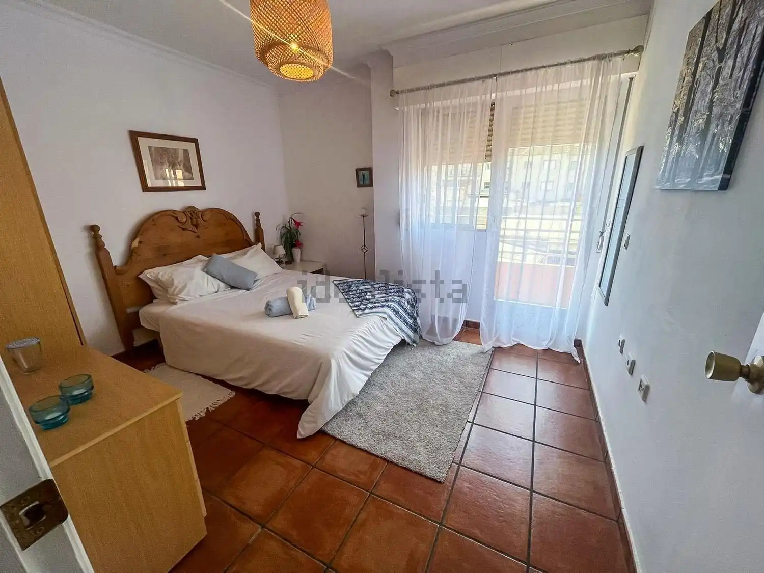 Bright 3-bedroom apartment in Algorfa with spacious living area and balcony.