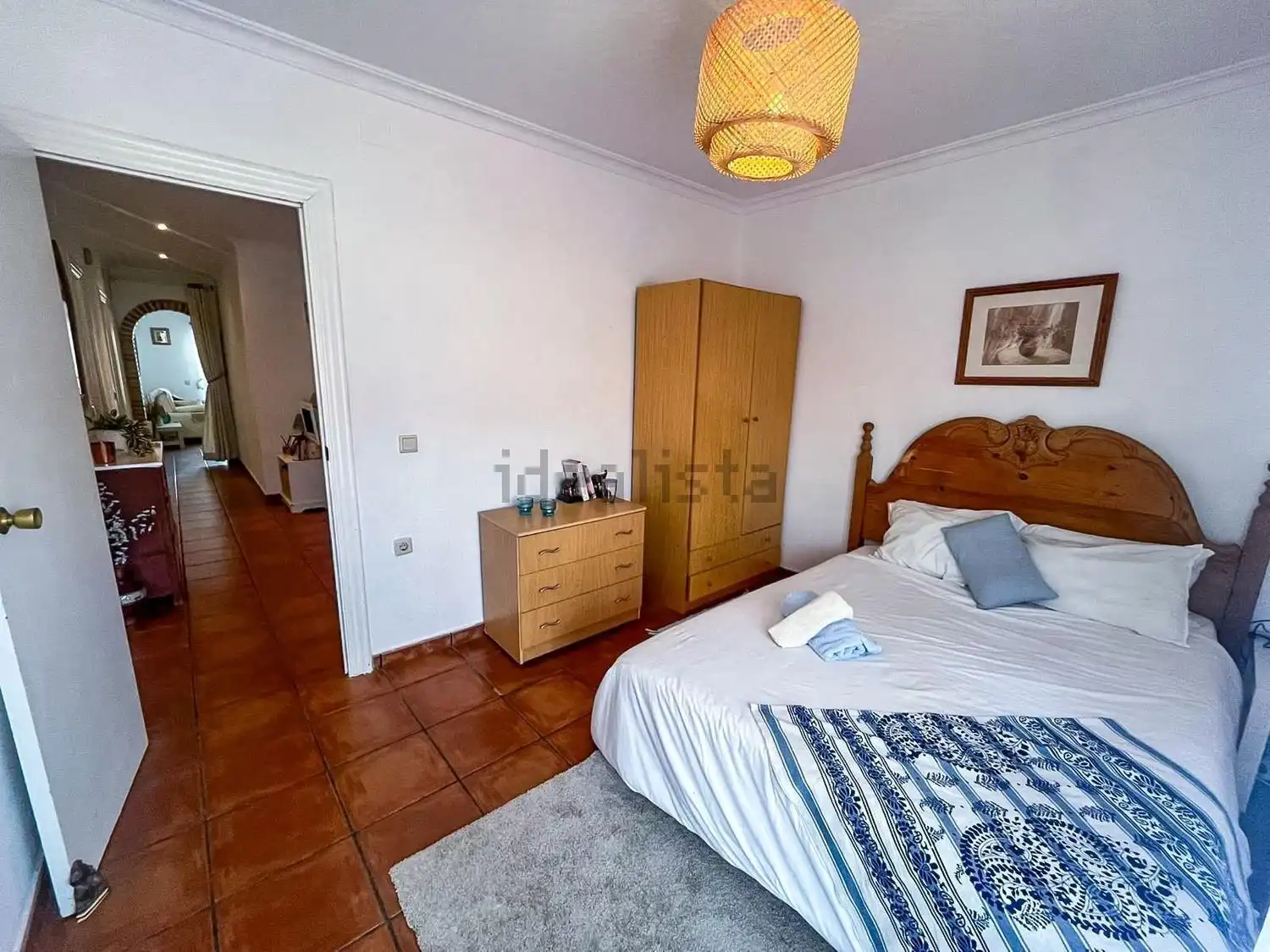 Spacious 3-bedroom apartment for sale in Algorfa, featuring a comfortable bedroom, wardrobe, and coz.