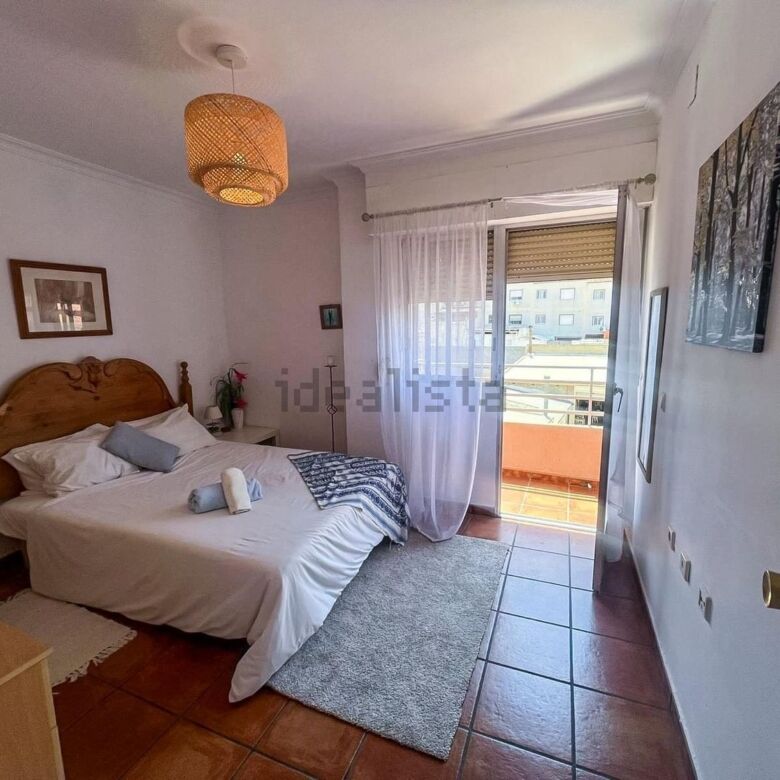 Spacious 3-bedroom apartment with bright interiors in Algorfa, perfect for comfortable living or inv.