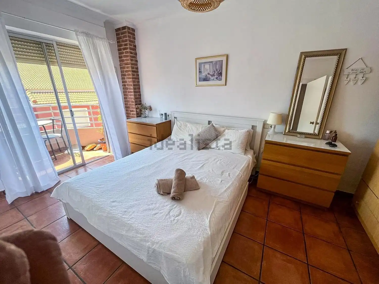 Spacious 3-bedroom apartment with balcony in Algorfa, perfect for comfortable living in a scenic loc.