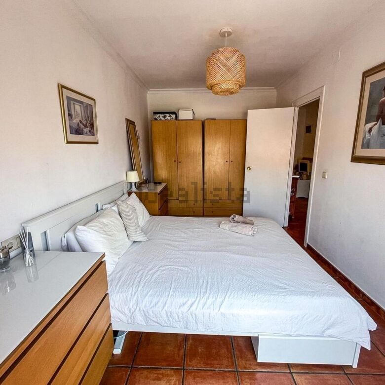 Spacious 3-bedroom apartment with modern furnishings in Algorfa, perfect for comfortable living or i.