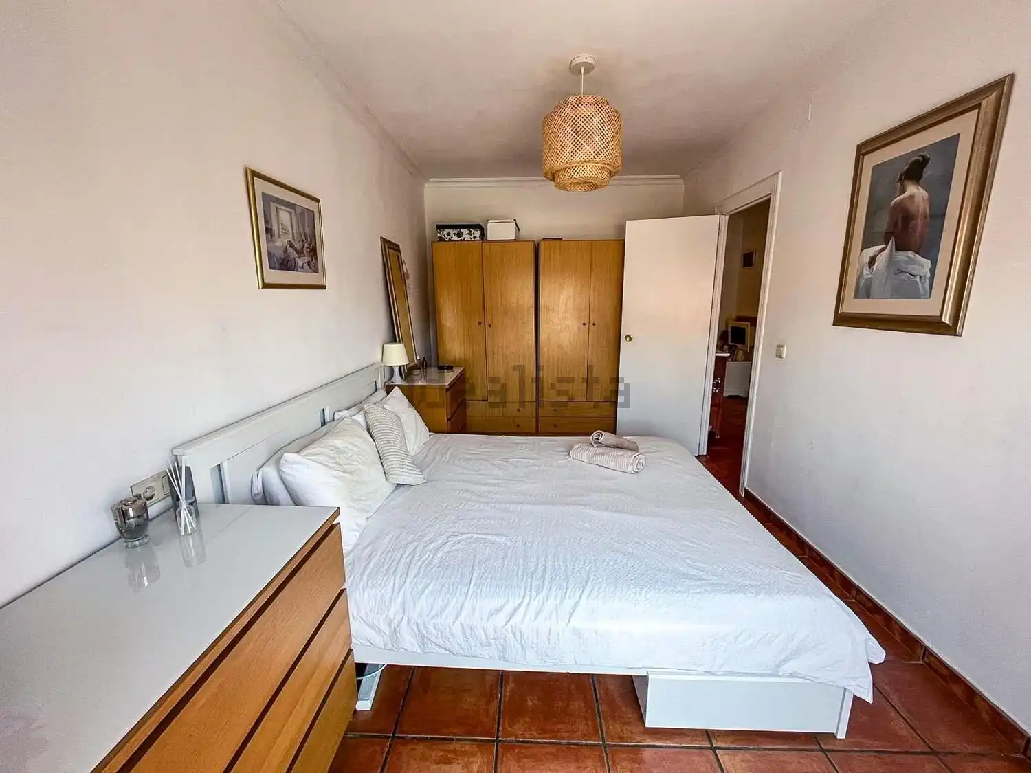 Spacious 3-bedroom apartment with modern furnishings in Algorfa, perfect for comfortable living or i.