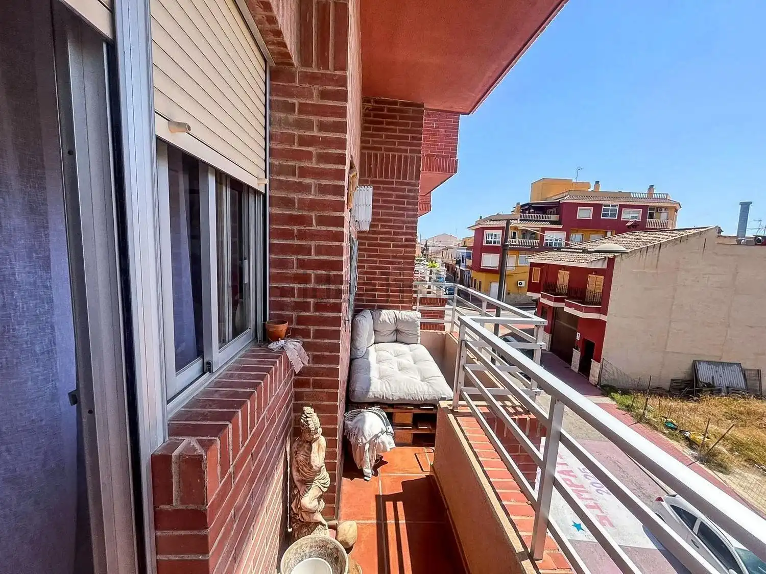 Spacious 3-bedroom apartment with balcony in Algorfa, ideal for comfortable living and enjoying outd.