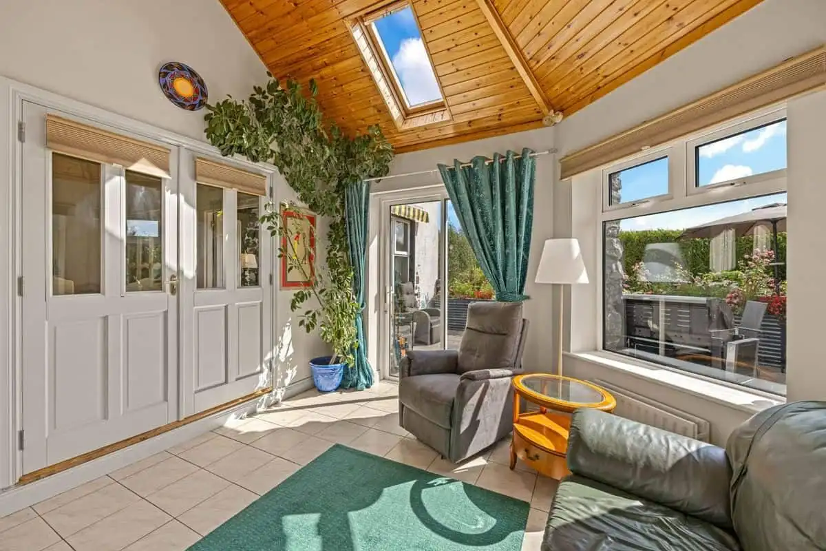 Modern kitchen in La Chataigneraie Gite complex for sale in Sahorre.