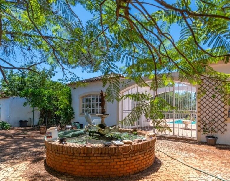 Luxury 5 Bed Algarve Country Estate with Annexe for Sale.