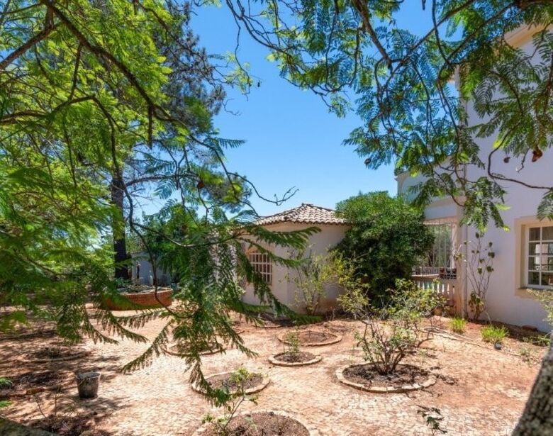Elegant country estate with lush garden and mature trees in Algoz Algarve.